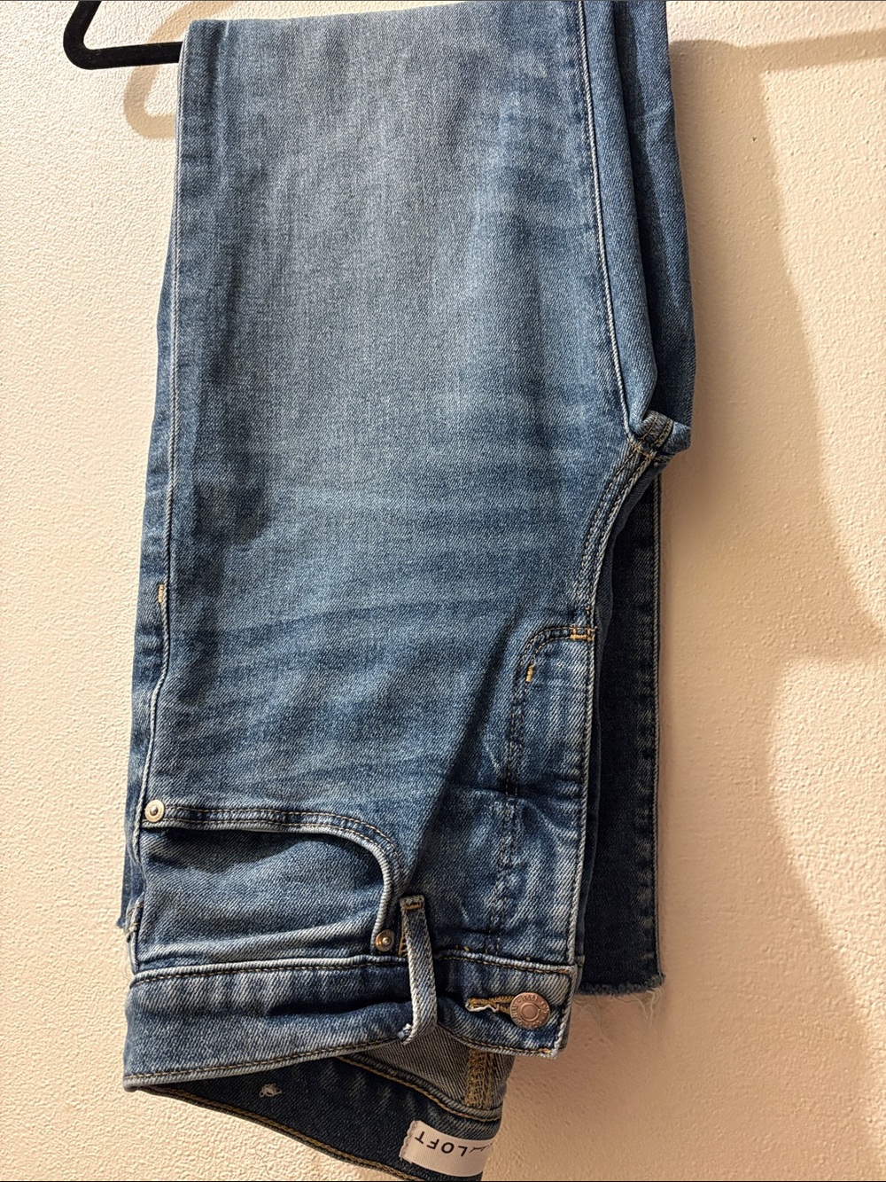 LOFT Women’s size 25 Wide legged Jeans in Medium Blue Wash